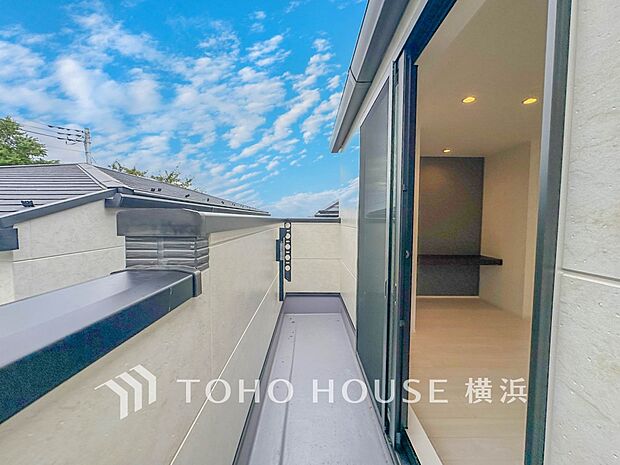 心地よい陽射しや暖かな風を楽しむことが出来るバルコニー。