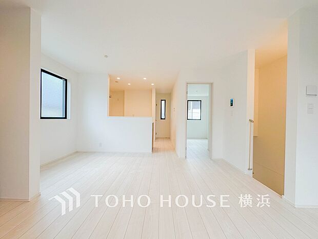 開放感あるリビングダイニング。ご家族とのんびりしたひと時を過ごせますね。