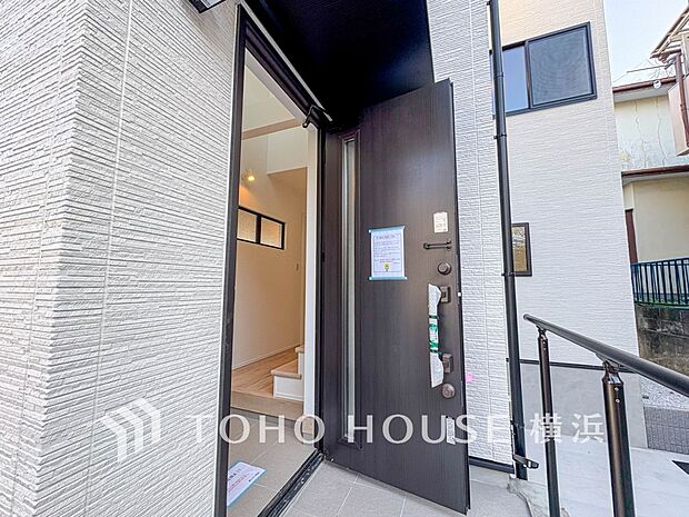 デザイン性の高いエントランスは、住む方のプライドを満たすクオリティ。