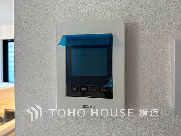 誰が来てもわかる様にモニター付きインターホンを設置。快適と安らぎを合わせた優しい設計。 