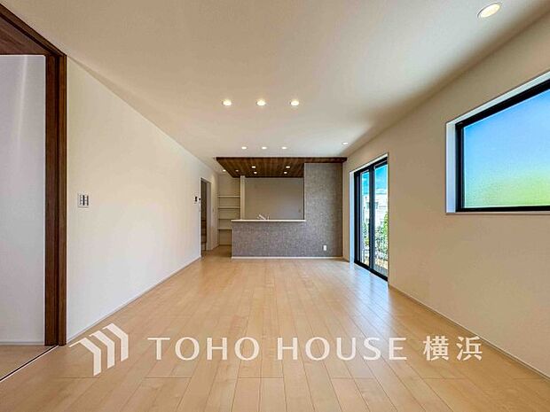 家族と過ごす時間を大切にしたい方にぴったりの明るくゆとりある住空間です。