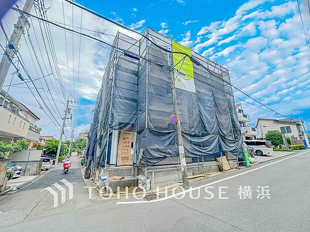 表現された空間は豊かな光と風を纏い、暮らしの時間を豊かにしてくれます。（2025年6月撮影）