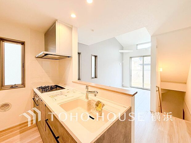 対面キッチンでリビングのご家族と会話を楽しみながらお料理できます。