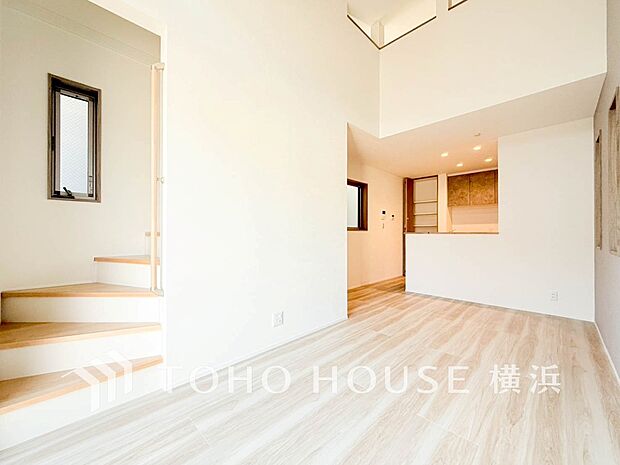 穏やかな陽射しが、ゆったりとした寛ぎの時間を包みます。