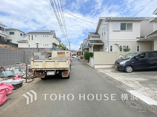 子育て環境、生活利便に優れた住環境に立地し、ゆとりある生活が送れます。(2025年6月撮影)