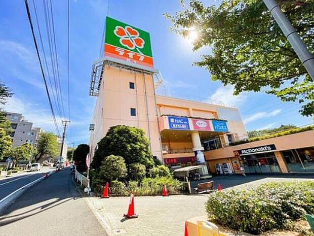 ライフ希望が丘店 1000m チェーン展開するお馴染みのスーパーマーケット。建物内には100円ショップ、マクドナルドも入っています