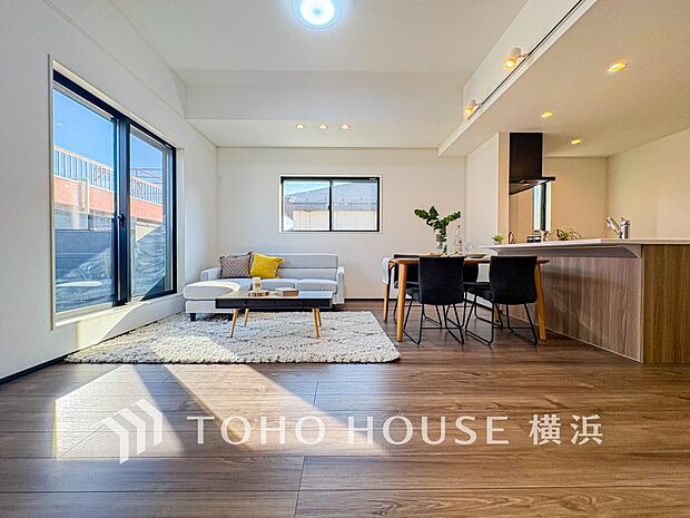 家族と過ごす時間を大切にしたい方にぴったりの明るくゆとりある住空間です。