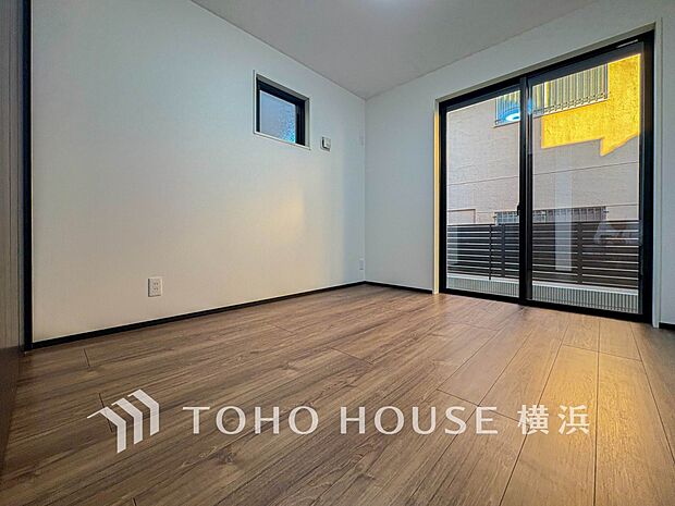 通風・採光にも優れ、心地よい光と風があふれています。プライベートな自分時間を快適に過ごせるお部屋。