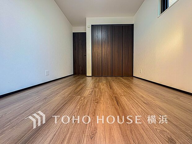 心地よい光と風があふれています。プライベートな自分時間を快適に過ごせるお部屋。