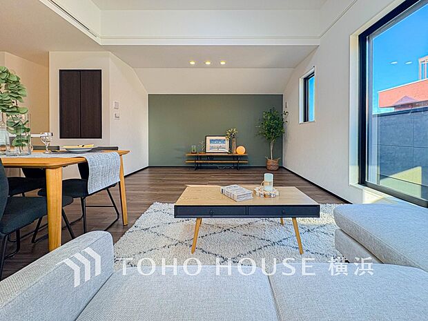 あたたかい日差しがたっぷり降り注ぐLDKは自然と家族の顔があかるい笑顔に。