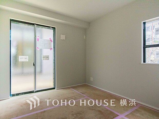 通風・採光にも優れ、心地よい光と風があふれています。プライベートな自分時間を快適に過ごせるお部屋。