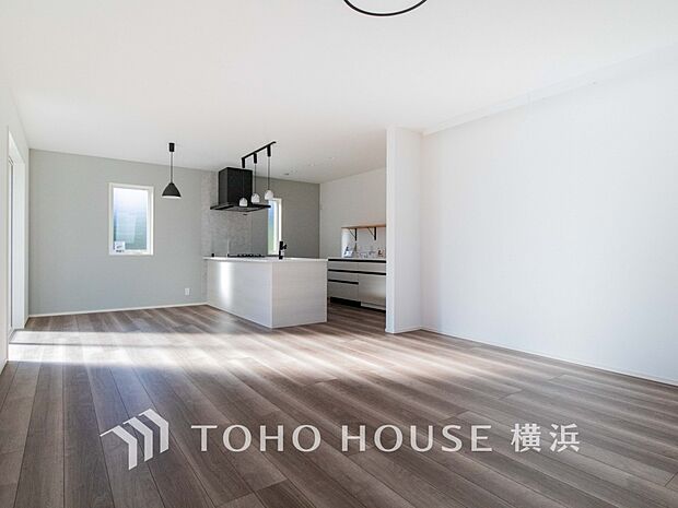 家族と過ごす時間を大切にしたい方にぴったりの明るくゆとりある住空間です。