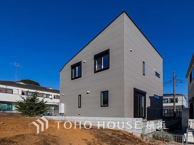 表現された空間は豊かな光と風を纏い、暮らしの時間を豊かにしてくれます。