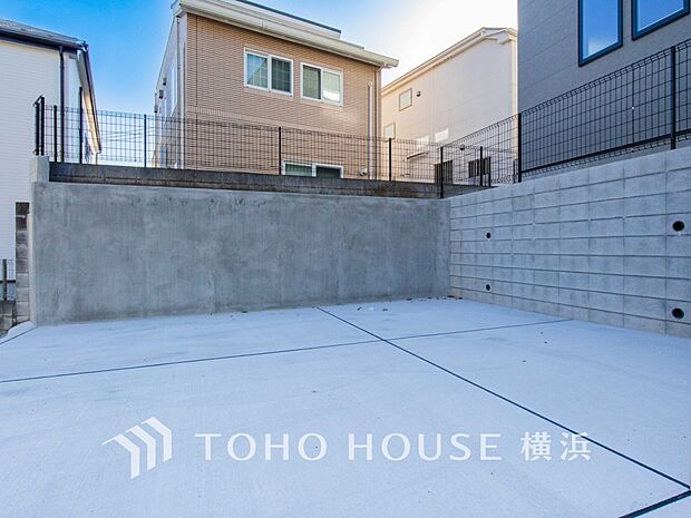 十分な広さのカースペースは、お車2台分の広さがあります。