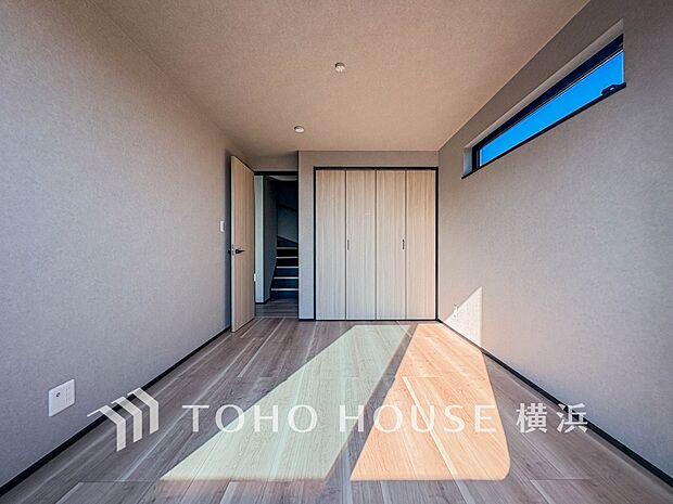 通風・採光にも優れ、心地よい光と風があふれています。プライベートな自分時間を快適に過ごせるお部屋。