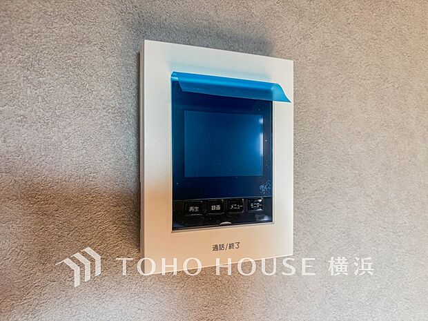 誰が来てもわかる様にモニター付きインターホンを設置。快適と安らぎを合わせた優しい設計。