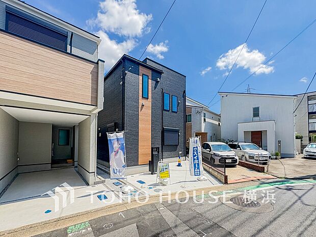 時代の流れに惑わされないシックなカラートーンで街並みに溶け込む外観。