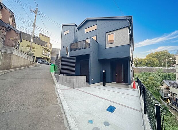 お住まいの顔となる玄関。住まう方のプライドを満たすクオリティを備えています。