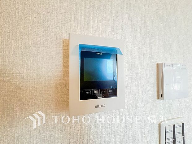 誰が来てもわかる様にモニター付きインターホンを設置。快適と安らぎを合わせた優しい設計。 