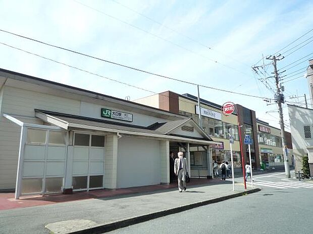 JR横浜線「大口」駅　1120m　横浜駅へは直通電車乗車で約8分。西口から少し歩くと横浜最大規模といわれる大口通商店街があります。 