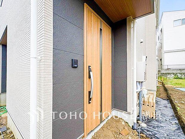 デザイン性の高いエントランスは、住む方のプライドを満たすクオリティ。