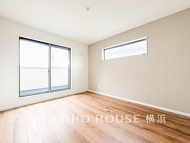 心地よい光と風があふれています。プライベートな自分時間を快適に過ごせるお部屋。