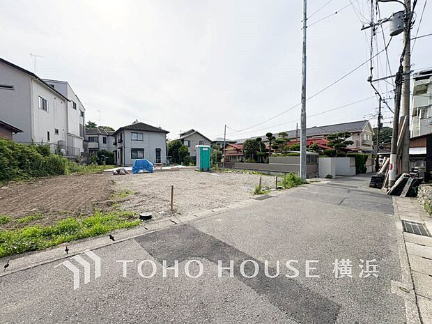 生活利便に優れた住環境に立地し、ゆとりある生活が送れます。（2025年6月撮影）