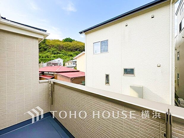 心地よい陽射しや暖かな風を楽しむことが出来るバルコニー。