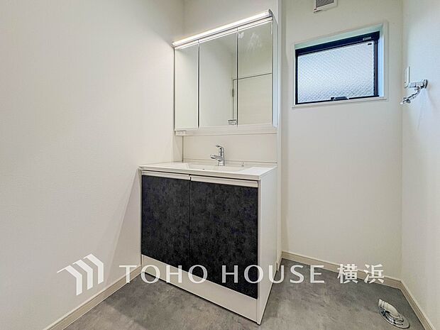 ご家族の1日が始まり、1日の終わりを締めくくる洗面空間。（C棟）