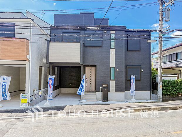 時代の流れに惑わされないシックなカラートーンで街並みに溶け込む外観。