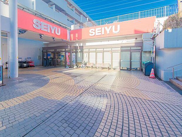 西友新ゆりグリーンタウン店 1100m 食料品と日用品のフロアは8:00〜23:00でお帰りの遅い方も安心。駐車場39台完備。