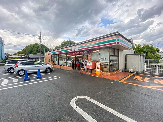 セブンイレブン川崎王禅寺東4丁目店 130m オリジナルブランド商品やホットスナック・コーヒーも人気です。