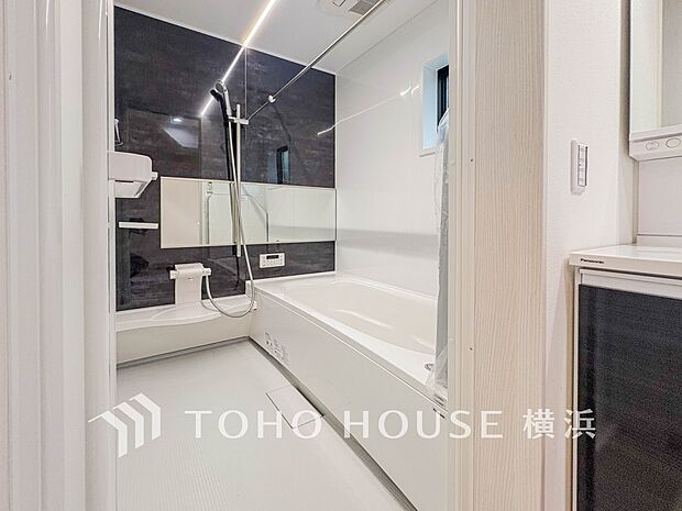 一日の疲れが癒される優雅な時間を堪能できるゆとりあるバスルームです。(D棟)