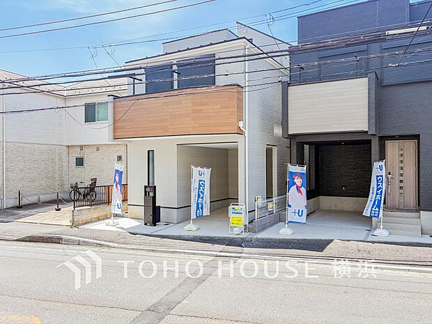 住む人を映し出す洗練された佇まいは、いつまでも輝き続けながらいつしか街の風景に溶け込んでいきます。