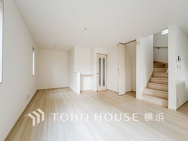 忙しい朝でも、しっかり家族が揃って食事をして頂けるゆとりある大きさのダイニングスペース