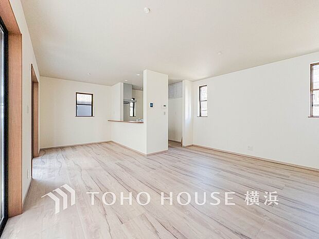 穏やかな陽射しが、ゆったりとした寛ぎの時間を包みます。