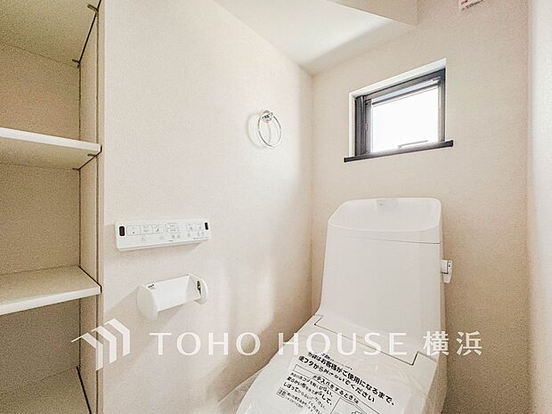 清潔感溢れるトイレ。落ち着いた空間で安らぎのひとときをお過ごしいただけます。