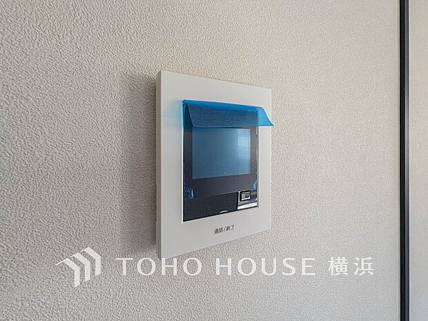 誰が来てもわかる様にモニター付きインターホンを設置。快適と安らぎを合わせた優しい設計。 