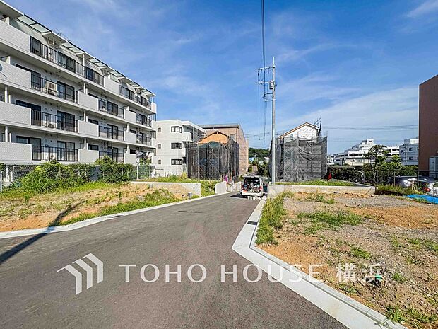 表現された空間は豊かな光と風を纏い、暮らしの時間を豊かにしてくれます。（2025年7月撮影）