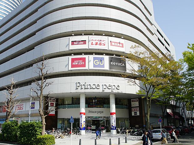 新横浜プリンスペペ　1800m　メンズ・レディスファッションのほか雑貨、インテリア、レストラン、カフェ、食品スーパーまで取り揃え。 