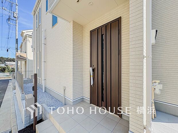 お住まいの顔となる玄関。住まう方のプライドを満たすクオリティを備えています。