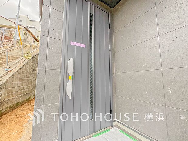 お住まいの顔となる玄関。住まう方のプライドを満たすクオリティを備えています。