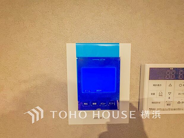 誰が来てもわかる様にモニター付きインターホンを設置。快適と安らぎを合わせた優しい設計。