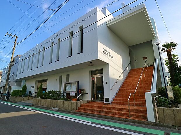 早苗幼稚園 1000m キリスト教信仰に基づく教育理念をもって、人間形成を行っています。