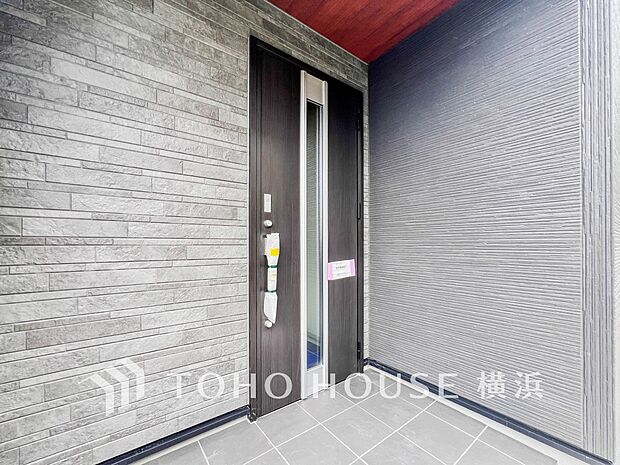 お住まいの顔となる玄関。住まう方のプライドを満たすクオリティを備えています。