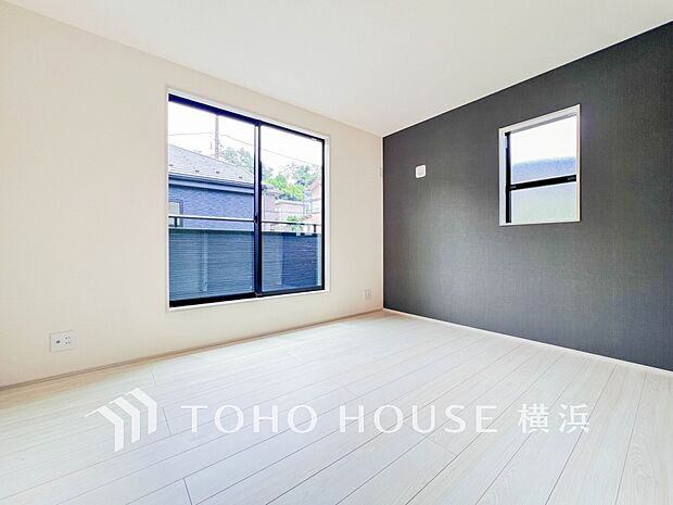 心地よい光と風があふれています。プライベートな自分時間を快適に過ごせるお部屋。