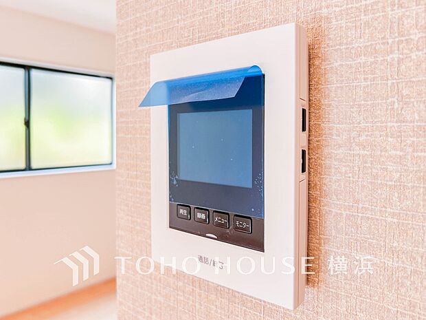 誰が来てもわかる様にモニター付きインターホンを設置。快適と安らぎを合わせた優しい設計。