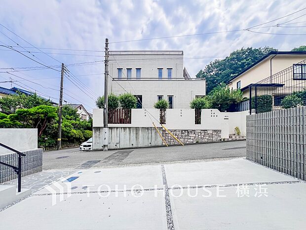 十分な広さのカースペースは、お車2台分の広さがあります。