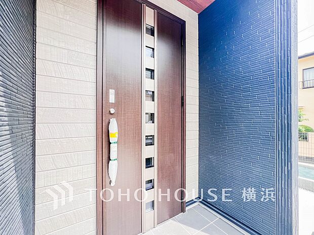 お住まいの顔となる玄関。住まう方のプライドを満たすクオリティを備えています。