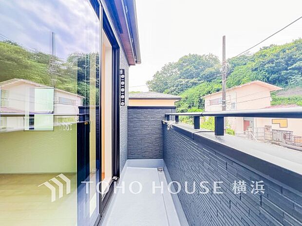 お部屋にも爽やかな風と暖かく柔らかな日差しが差し込み、毎日の暮らしを豊かに彩ります。